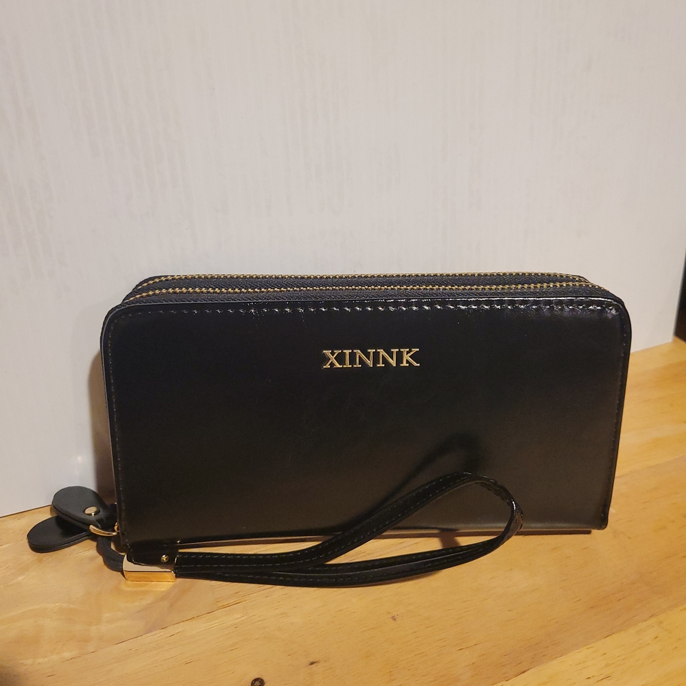 XINNK Black Wristlet Wallet